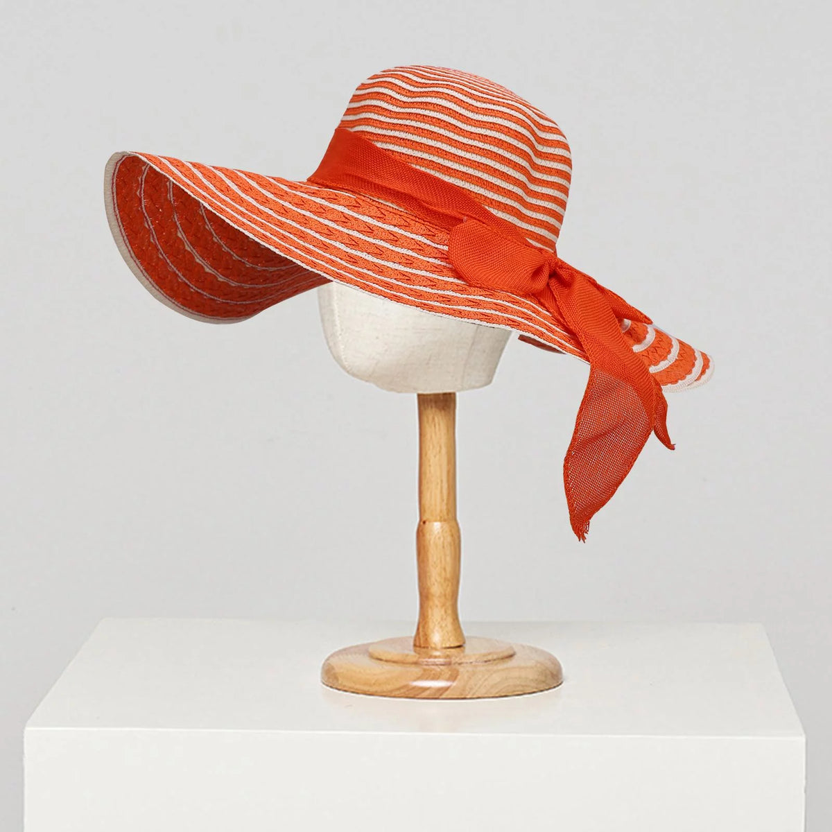Portable Hat Display Holder with Wood Base 39cm N96710